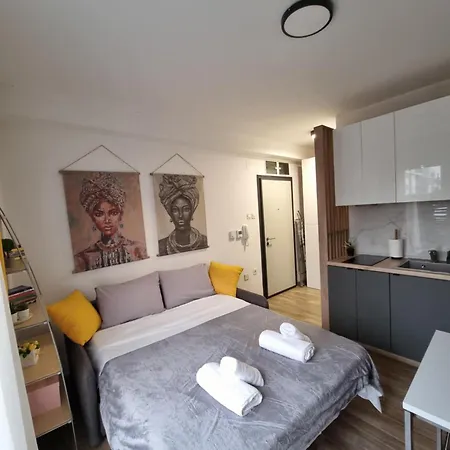 Lemon Bliss Apartment